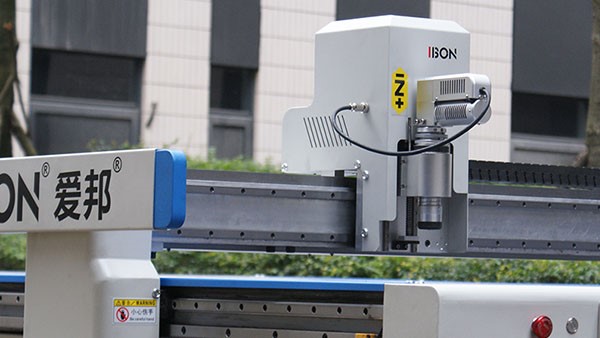 汽車腳墊切割機價格，一臺設(shè)備并不貴！