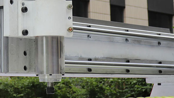 旋轉刀切割機使用注意事項