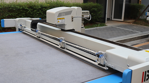 不知道碳纖維布如何裁剪？那就來了解一下這款切割機